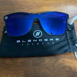Blenders Millenia X2 ‘This is Livin’ sunglasses
